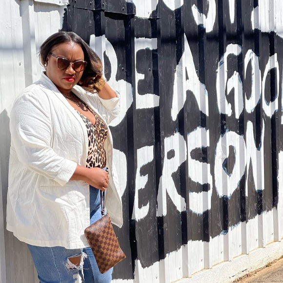 Off White Linen Blazer - Picture 7 of 7